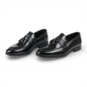 Herenschoenen in zwart met kwastjes, hoogglanzend lakleer, imitatieleer.