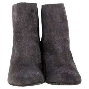 Stuart Weitzman Bacari Block-eel Enkellaarzen in Grijs Suède