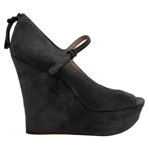 Miu Miu Mary Jane pumps met open neus en sleehak in grijs suède