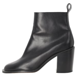 Givenchy Kettenlink Accent Enkellaarsjes in Zwart Leer