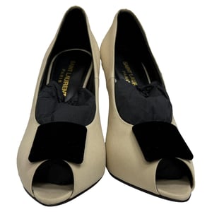 Saint Laurent Franky Peep-Toe Pumps in Crème Satijn
