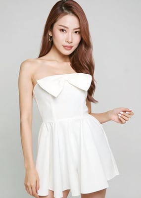 Playsuit met witte strik en bandeau-rokje