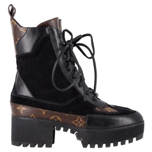 Louis Vuitton Suede Monogram Laureate Desert Boots in zwart gecoat canvas