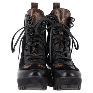 Louis Vuitton Suede Monogram Laureate Desert Boots in zwart gecoat canvas