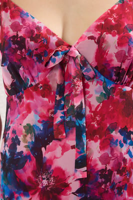 Dames maxi-jurk met bloemenprint, geschikt voor overdag en 's avonds.