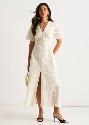 Witte midi-jurk met knoopsluiting en kant