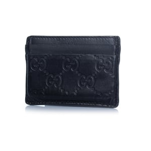 Gucci kaarthouder van zwart leer met monogramreliëf.