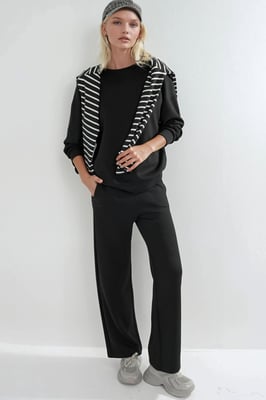 Modal Touch Trui met Ronde Hals & Wijde Pantalon Twee-Delige Set