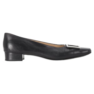 Ferragamo pumps met gespdetails in zwart leer