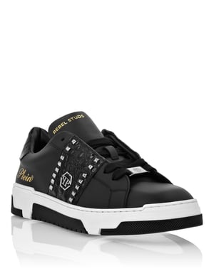 Lo-Top Sneakers