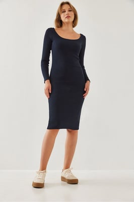Gegolfde Ribbels Midi Jurk met Vierkante Kraag