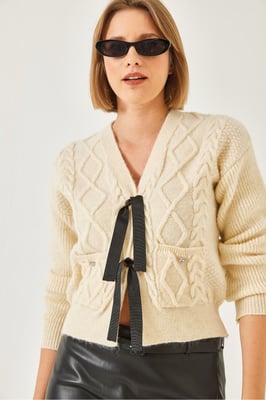 Gestructureerde V-hals Korte Cardigan met Pompom