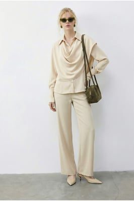 Sjaal Gedetailleerde Blouse en Hoge Taille Wijde Pantalon Twee-Delige Set