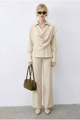 Sjaal Gedetailleerde Blouse en Hoge Taille Wijde Pantalon Twee-Delige Set