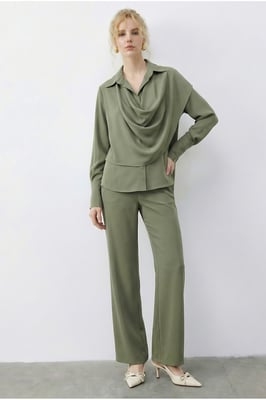 Sjaal Gedetailleerde Blouse en Hoge Taille Wijde Pantalon Tweedelige Set