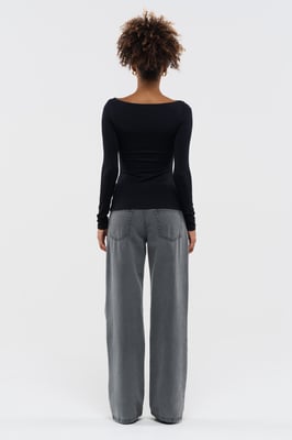 BENU Zwarte blouse met uitgesneden hals
