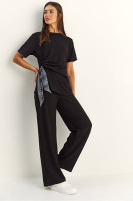 T-shirt en Broek Set van Twee Stukken met Accessoire Detail