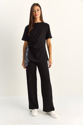 T-shirt en Broek Set van Twee Stukken met Accessoire Detail
