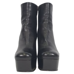 Prada Platform Enkellaarsjes in Zwart Leer