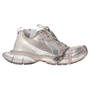 Balenciaga sneakers maat 3XL met een verwassen look in beige polyester