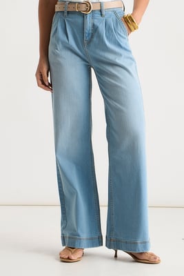 Lichtblauwe jeans met plooien en wijde pijpen