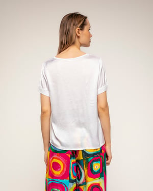T-shirt met korte mouwen en V-hals van zijde