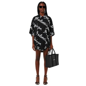 Balenciaga Dames/Dames Script Relaxed Fit Shorts (Zwart)