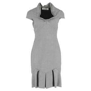 Valentino Garavani midi-jurk met patroon en korte mouwen in grijze wol.