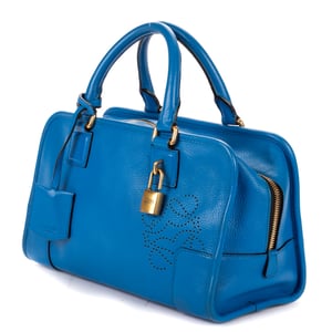 Amazona Logo Anagram Zip Tote 28  handtas