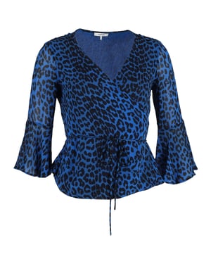 Ganni wikkelblouse in blauwe viscose met dierenprint