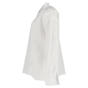 Asymmetrisch overhemd met knoopsluiting van Jil Sander in wit linnen.