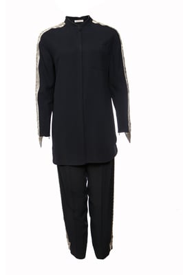 Chloé, Donkerblauwe broek (36/XS) en blouse (38/S) met zilveren borduursel langs de mouwen en benen.