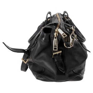 Burberry Medium Ellers geperforeerde shopper in zwart leer