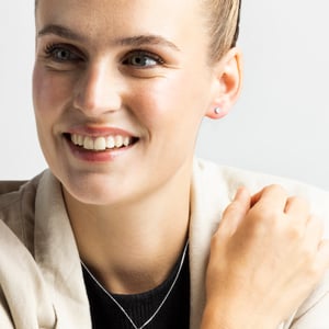 Luxenter oorbellen, 925 sterling zilver met schelp en glanzende zirkonia, gerhodineerd afgewerkt