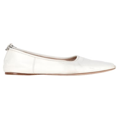 Miu Miu Versierde Strap Pointed-Toe Ballerina's in Witte Leer