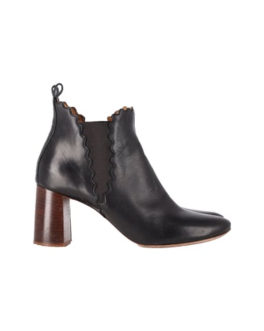 Chloé Scalloped Chelsea Boots in Zwart Leer