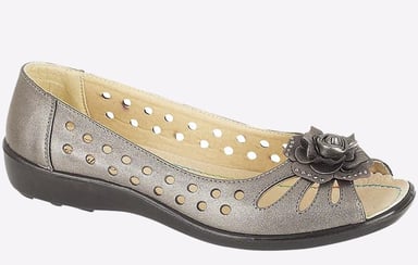 Boulevard Mia Flower Womens