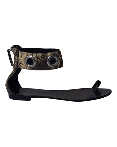 Giuseppe Zanotti Slangenprint Enkelsandaal met Platte Zool in Zwart Leer