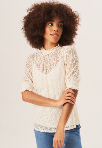 Losvallende blouse met hoge hals en kant