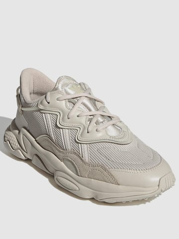 Adidas Originals Ozweego Vrouwen Trainers in Beige