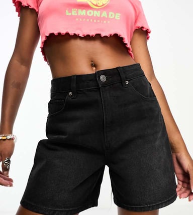 ASOS DESIGN Petite jeansshorts för pappa i tvättad svart