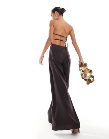 ASOS DESIGN bandeau jumpsuit med scarfdetalj och öppen rygg samt spänne i chokladbrun