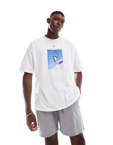 ASOS DESIGN pyjamasset med snowboardgrafik i vitt
