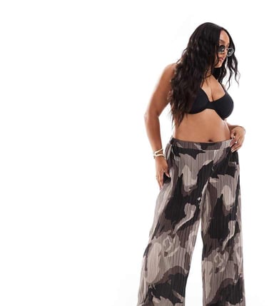 Vero Moda Curve plisserade vida byxor i brun abstrakt mönster