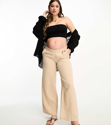 Vero Moda Maternity strukturerade mjuka byxor i krämfärg