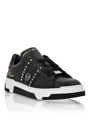 Lo-Top Sneakers