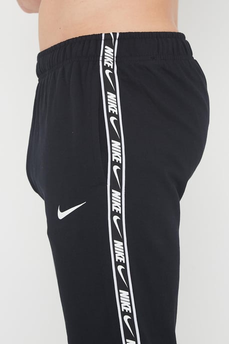 Nike Heren Herhaal Taping Logo Fleece Cuffed Joggers in Zwart - Image 4