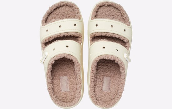 Crocs Classic Cozzzy Sandalen - Image 5