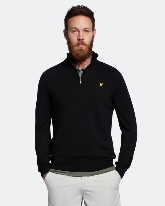Lyle & Scott Golf Merino 1/4 Zip Jumper in Zwart - Image 1
