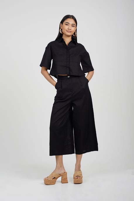 Black 'Carrie' Short Sleeve Cropped Shirt